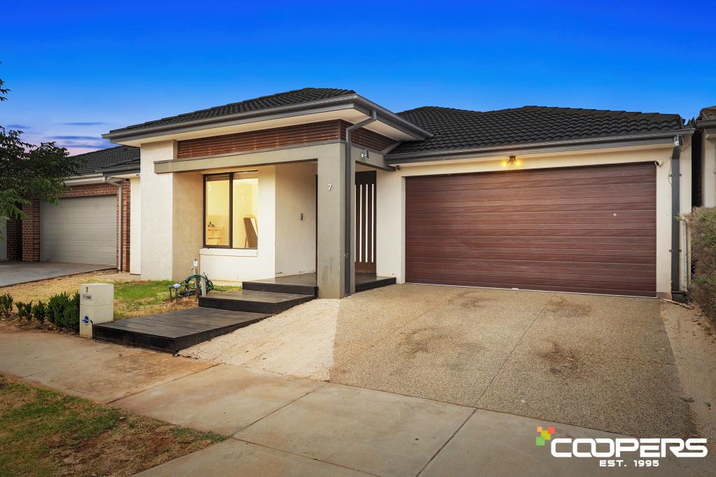 7 Bromley Cct, Thornhill Park, VIC 3335