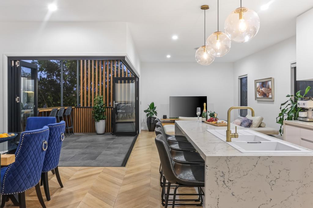 2/8 Wilson St, Labrador, QLD 4215