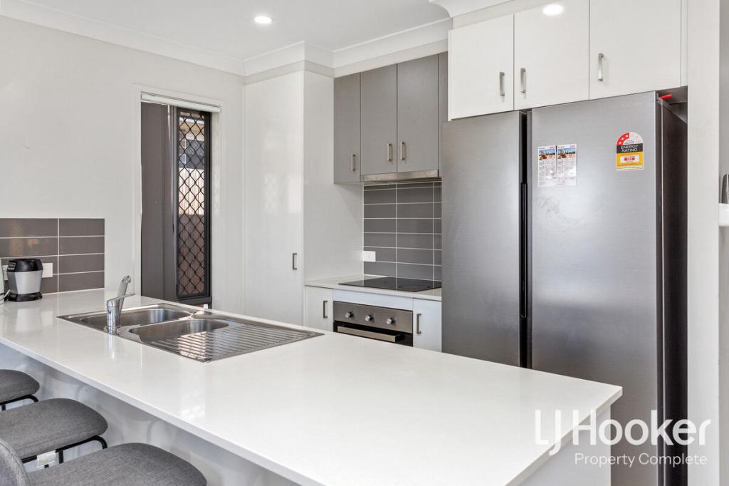 16 SPLENDOUR CCT, YARRABILBA, QLD 4207