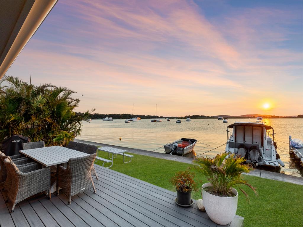 23 Marks Pde, Marks Point, NSW 2280