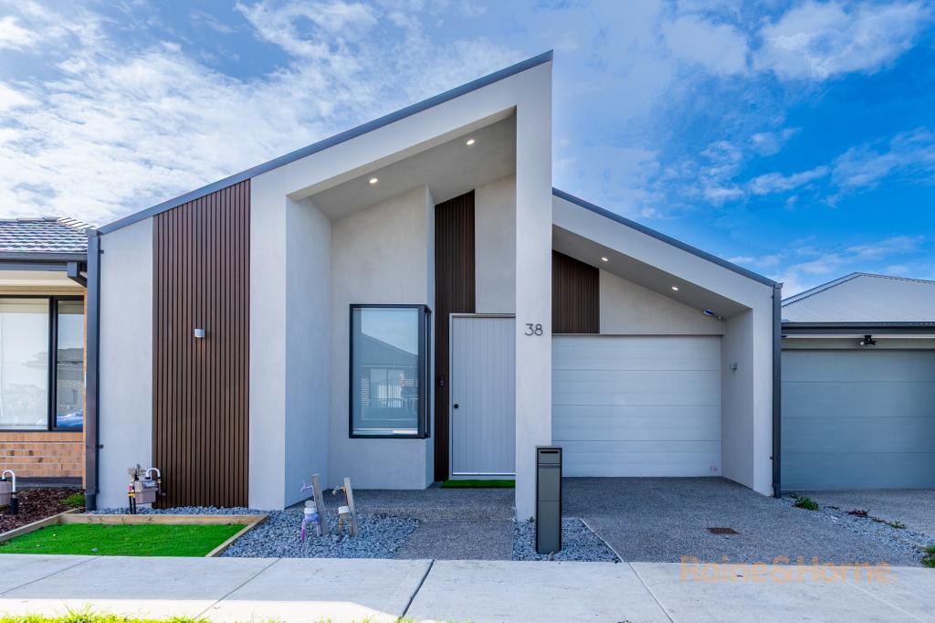 38 Burrawang Loop, Mickleham, VIC 3064