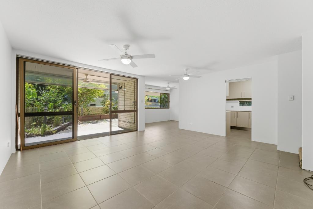 1/30 Holland Ct, Broadbeach Waters, QLD 4218