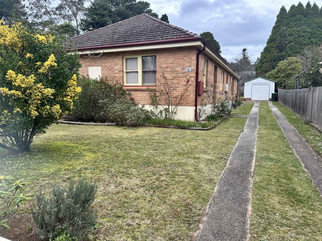 109 Govetts Leap Rd, Blackheath, NSW 2785
