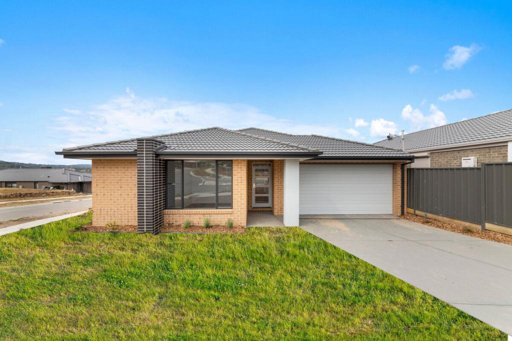 24 SILVERSTAR ST, PAKENHAM, VIC 3810
