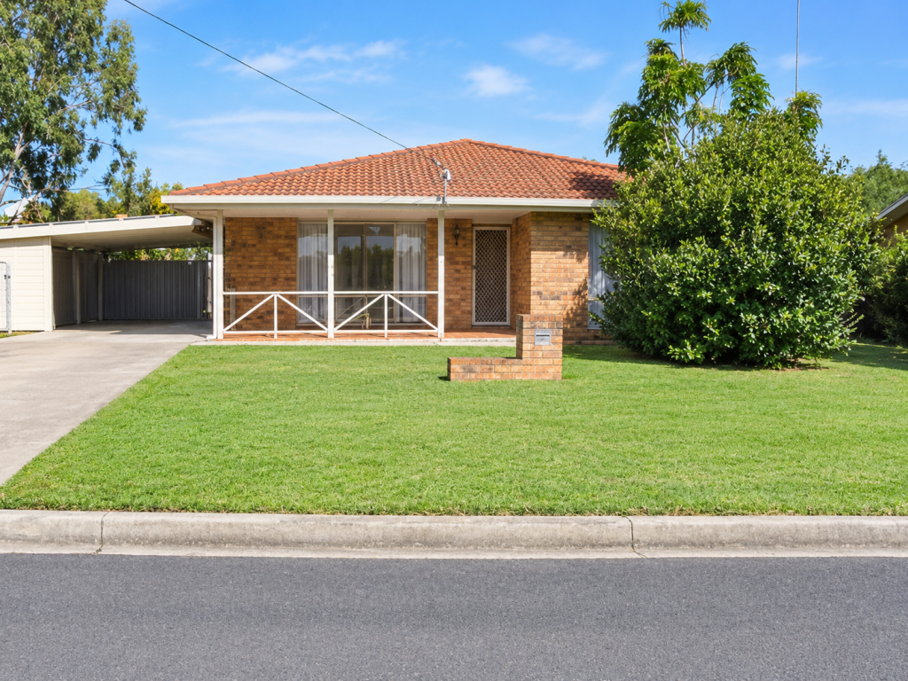 8 Rachael St, Point Vernon, QLD 4655