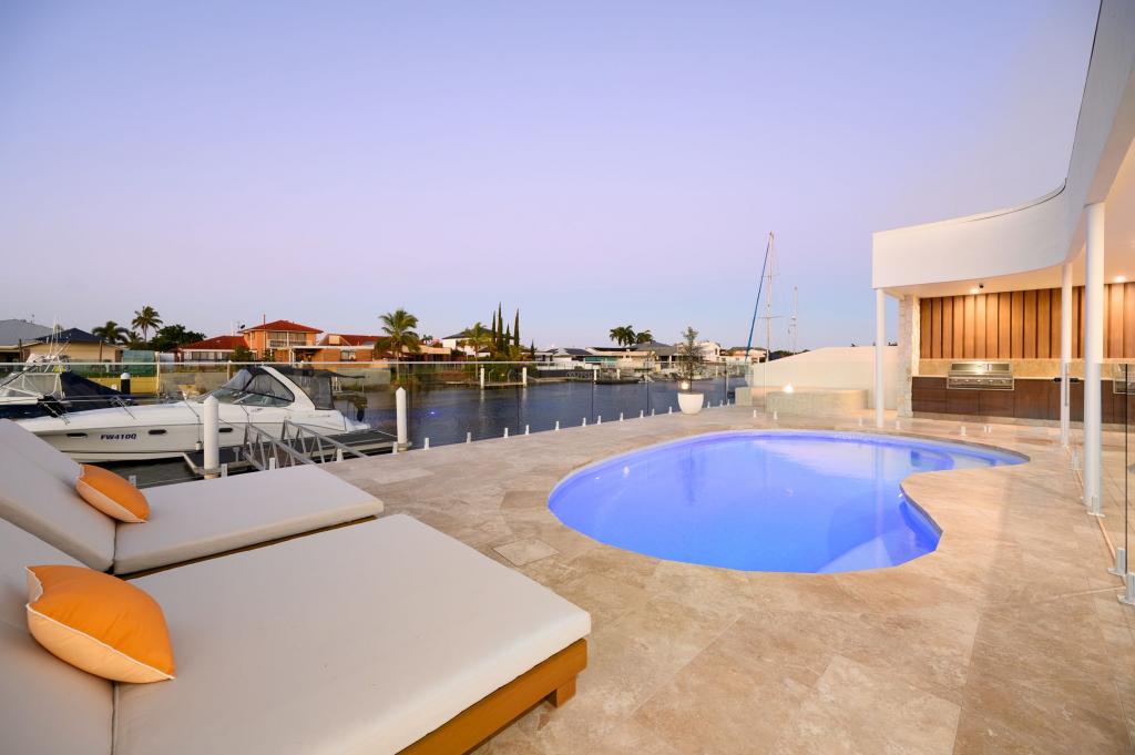 35 Oxley Dr, Paradise Point, QLD 4216
