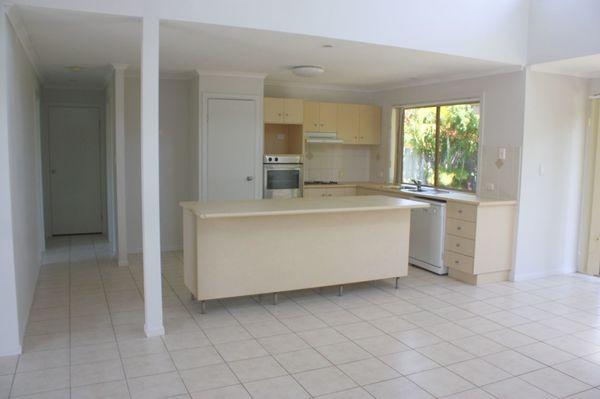 2/68 Belle Air Dr, Bellmere, QLD 4510