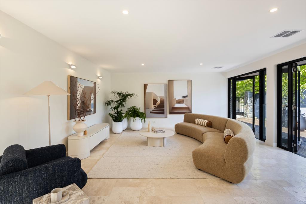 1 Gangara Ct, Warradale, SA 5046