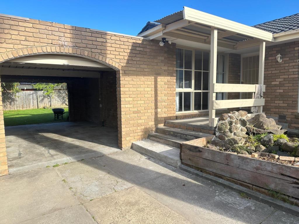 35 DOREST RD, FERNTREE GULLY, VIC 3156