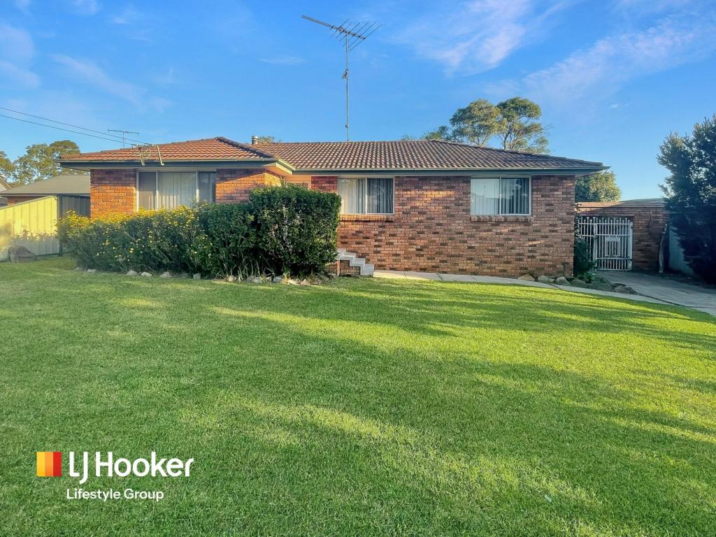 8 Glenbrook Pl, The Oaks, NSW 2570