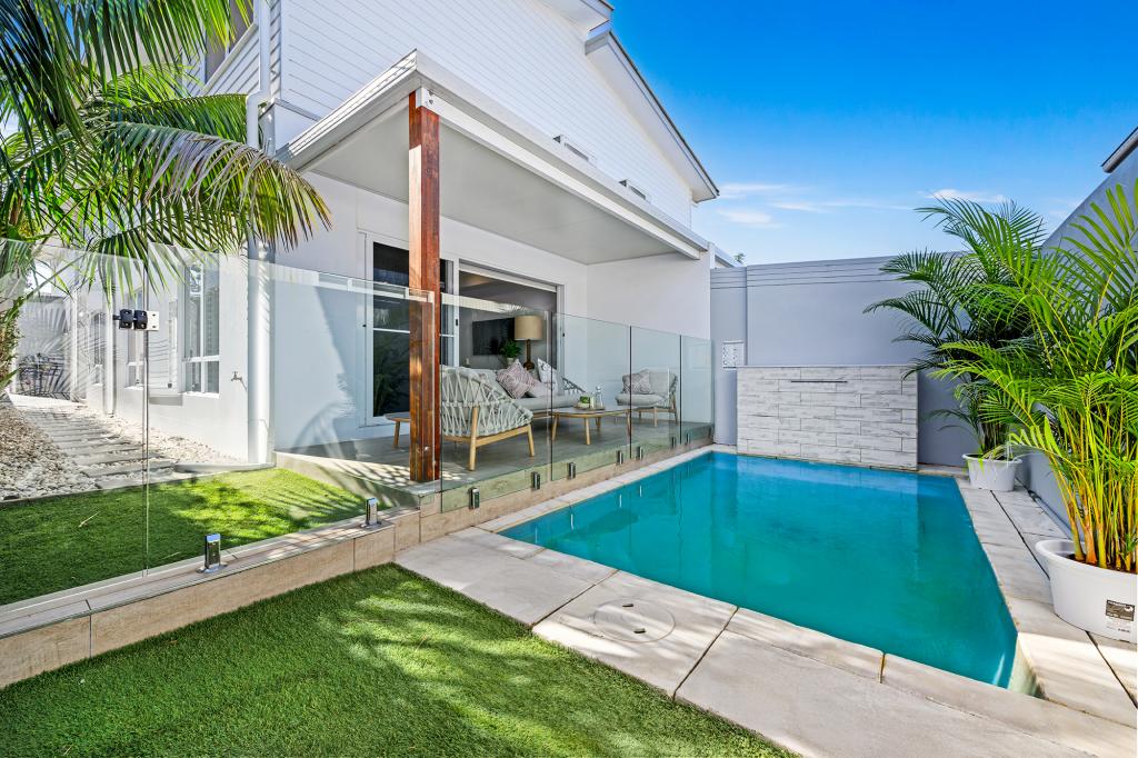 2/196 Cypress Tce, Palm Beach, QLD 4221