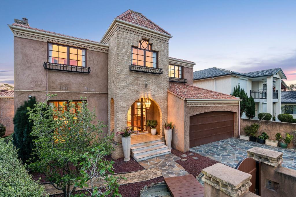 1 KINDALE CT, AVONDALE HEIGHTS, VIC 3034