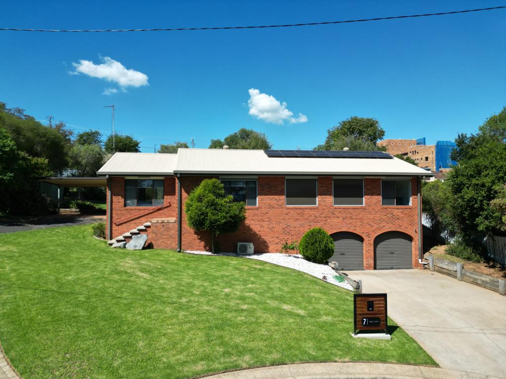 7 Saje Ct, Cowra, NSW 2794