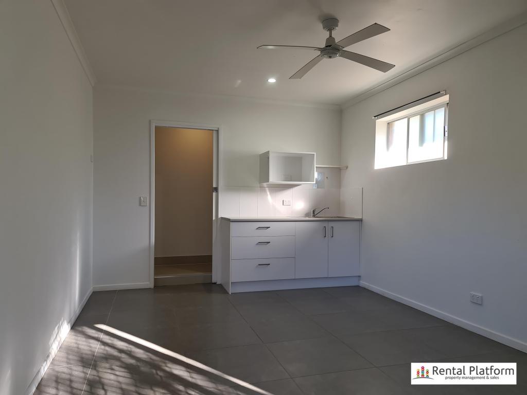 2/142 Sunshine Bvd, Mermaid Waters, QLD 4218