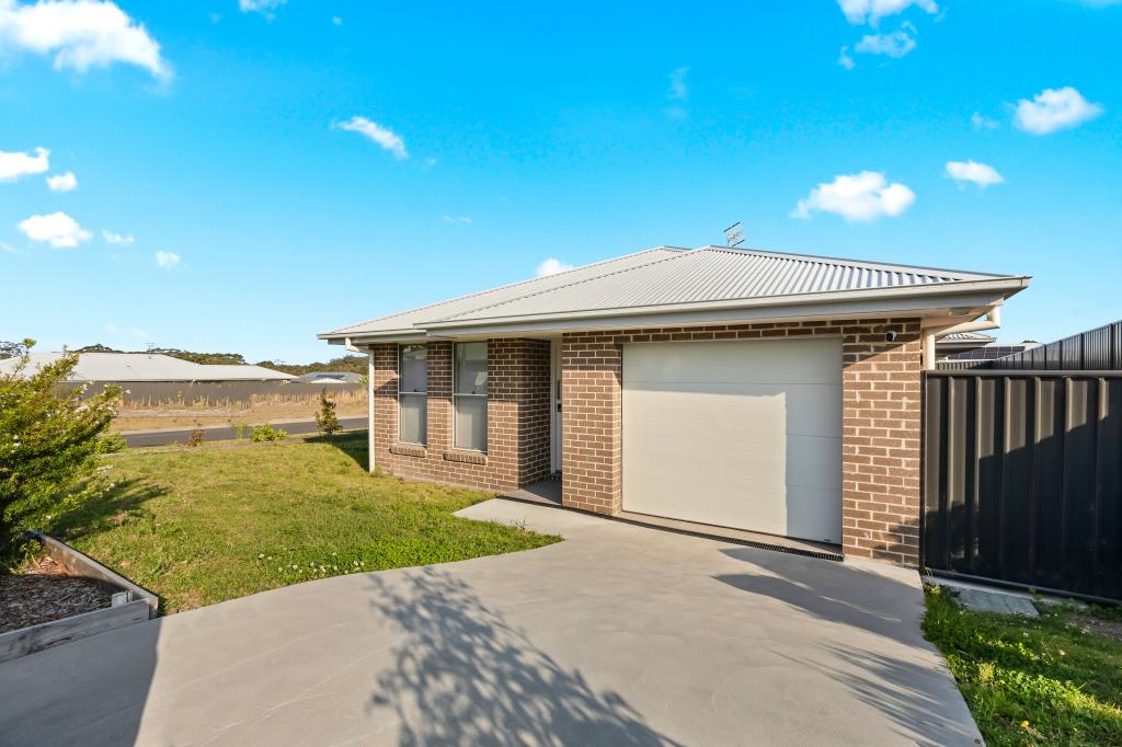 9 Lancing Ave, Sussex Inlet, NSW 2540