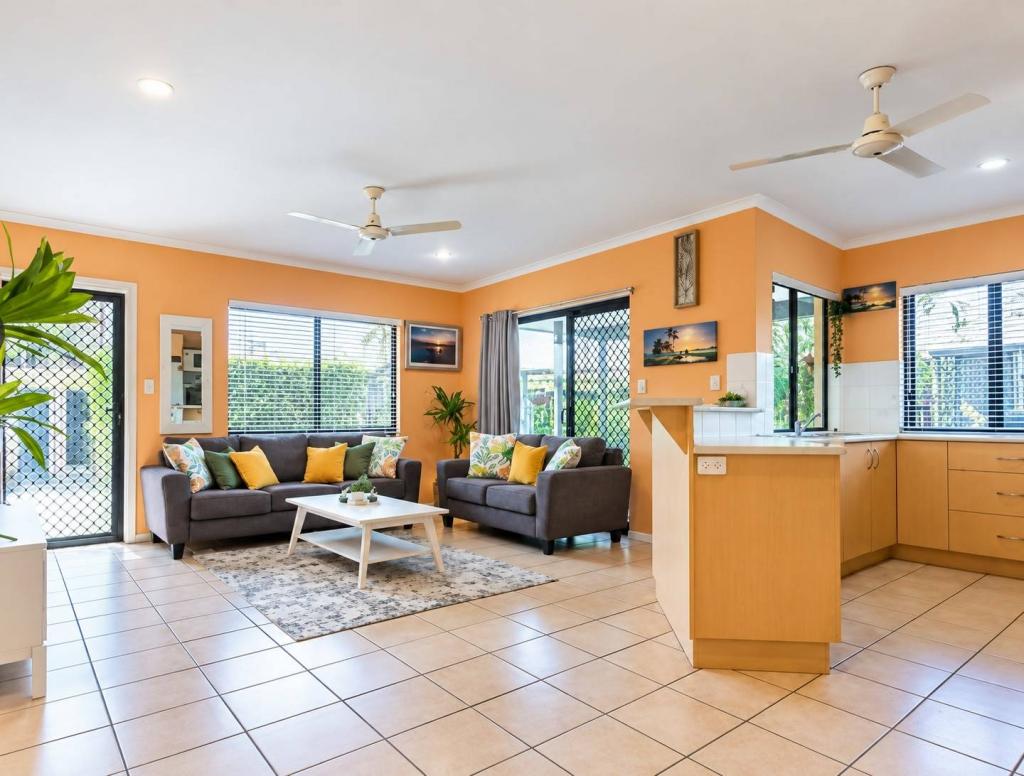 17/16 Beach Rd, Cannonvale, QLD 4802