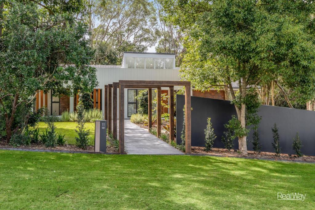 11 Dorge St, Middle Ridge, QLD 4350
