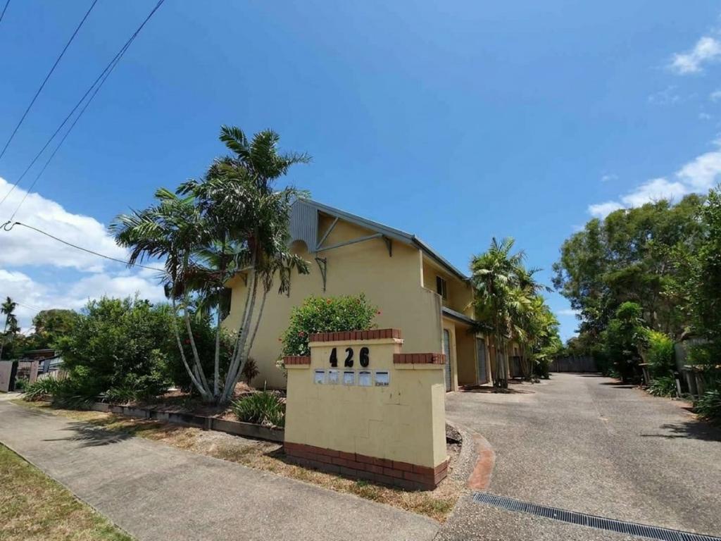 1/426 MCCOOMBE ST, MOOROOBOOL, QLD 4870