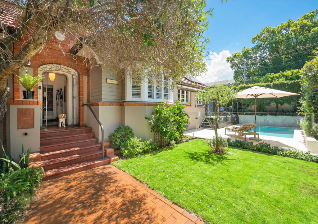 23 Rossiter Pde, Hamilton, QLD 4007