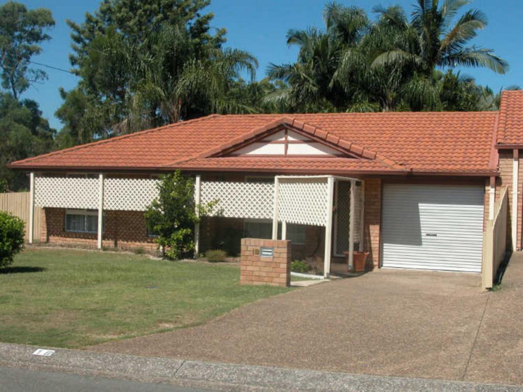 1b Helmet Ct, Hillcrest, QLD 4118