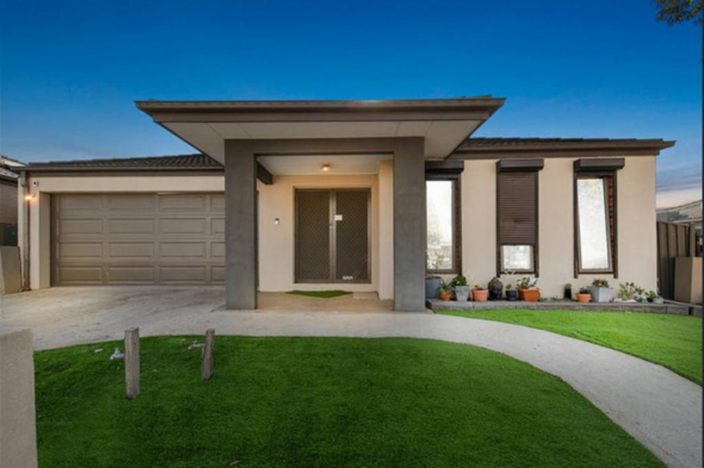 33 FINSBURY CRES, MANOR LAKES, VIC 3024