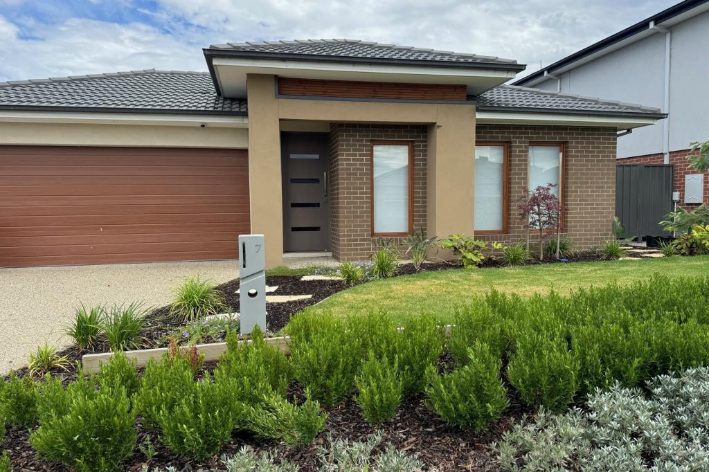 7 Sepia St, Clyde North, VIC 3978