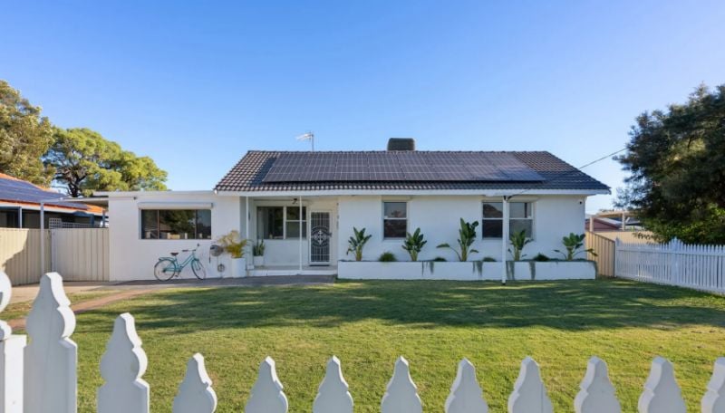 8 Burns St, Cloverdale, WA 6105