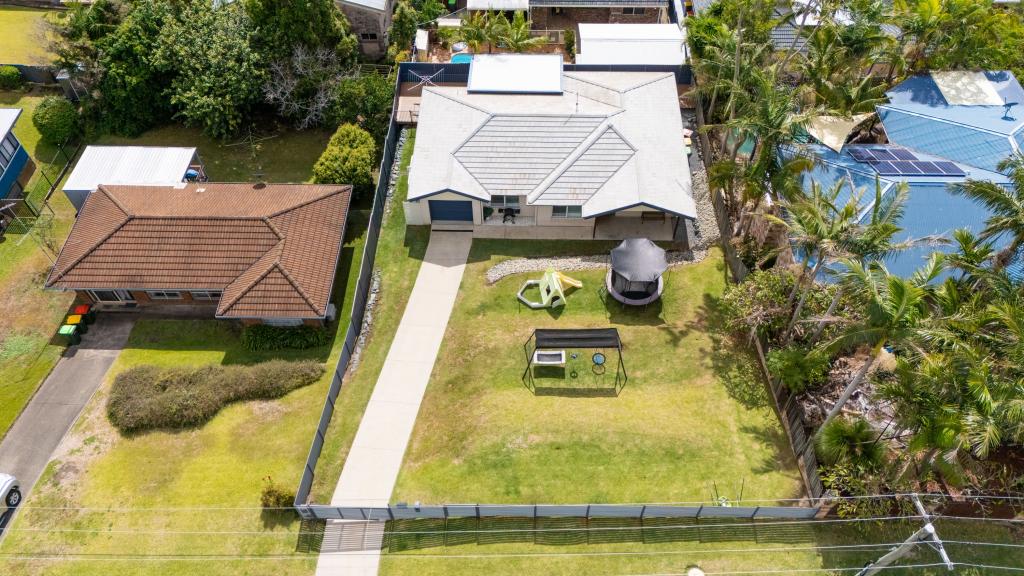 9 Barnes St, Woolgoolga, NSW 2456