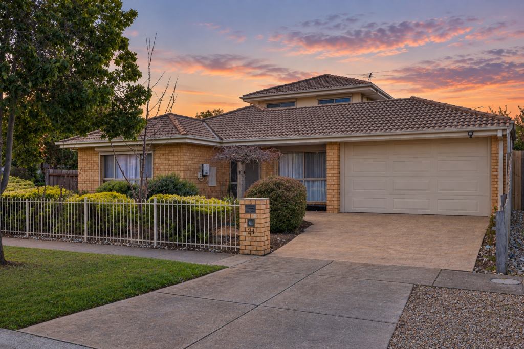 24 BRIARDALE DR, WERRIBEE, VIC 3030