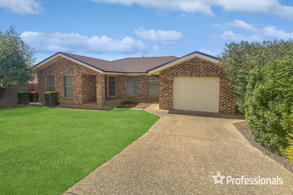 1 TOCAL ST, BOURKELANDS, NSW 2650