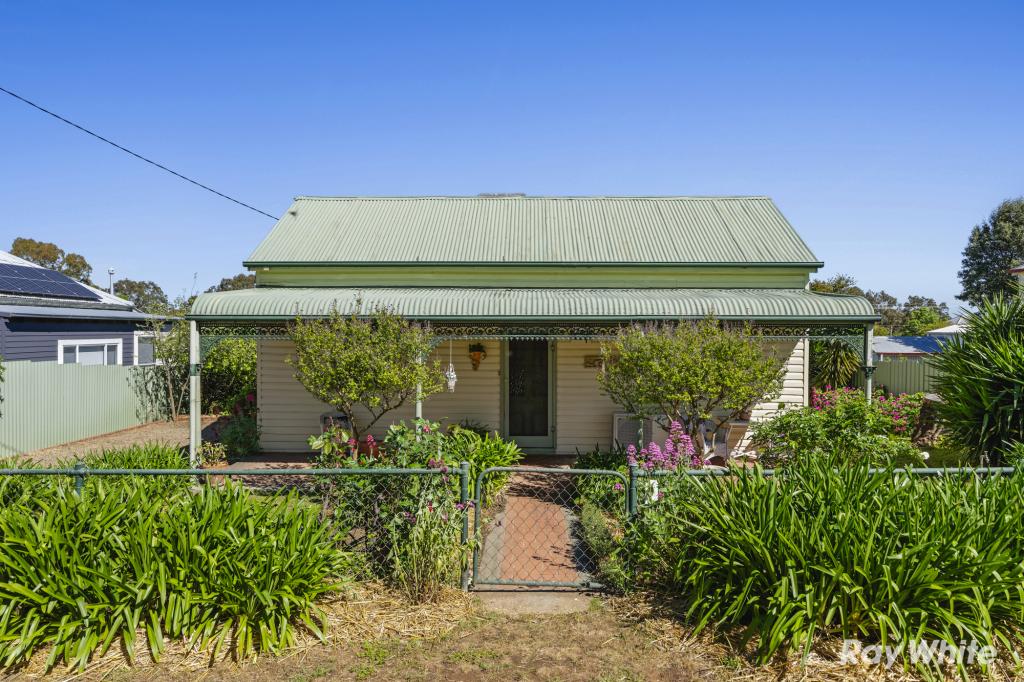 11 Bolton St, Junee, NSW 2663