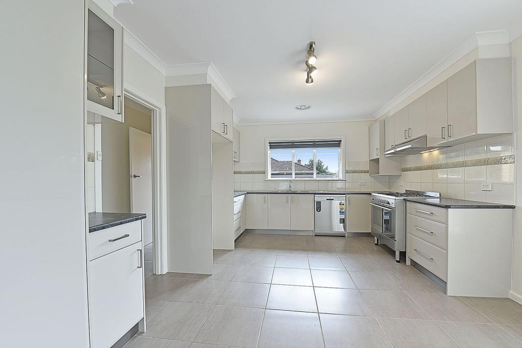 8 Fawkner St, Sunbury, VIC 3429