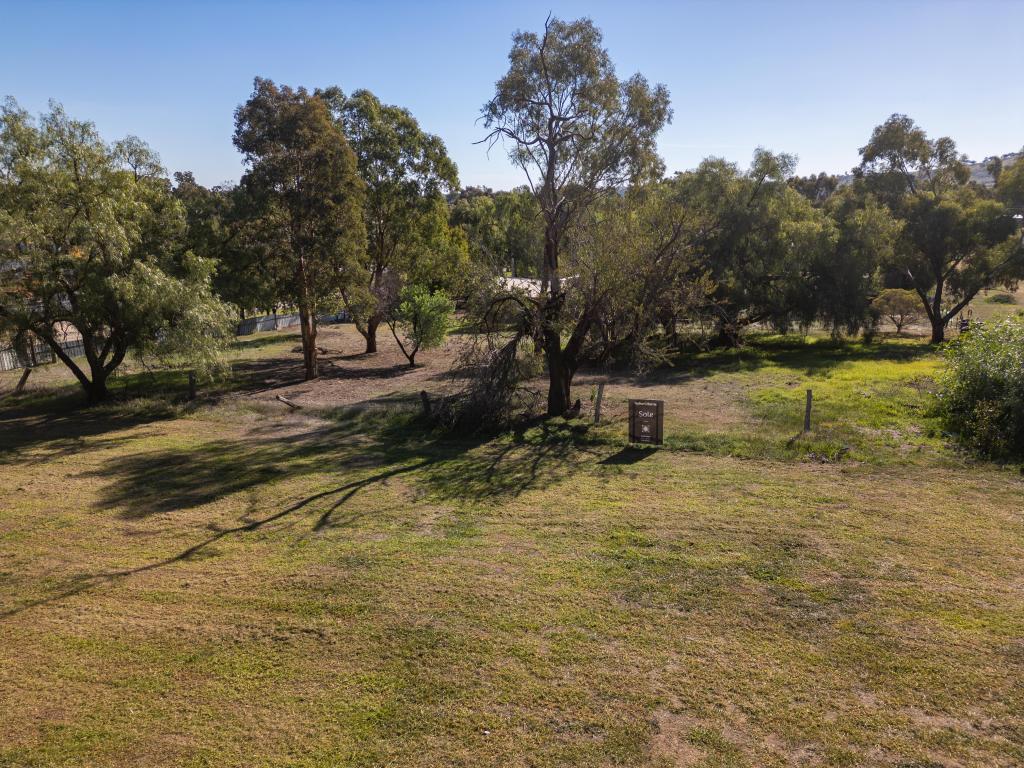 2a & 2b Alfred St, Oura, NSW 2650