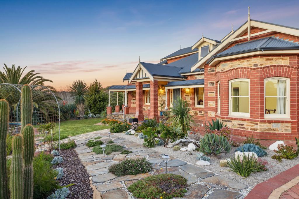 27 YAKTANGA WAY, MOUNT BARKER, SA 5251