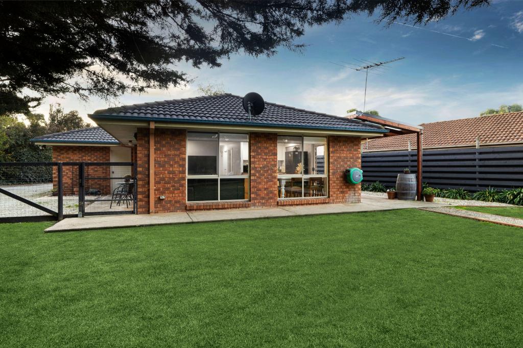 11 Citrinus Ct, Romsey, VIC 3434