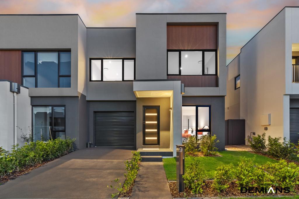 9 Shoreline Rd, Moorebank, NSW 2170