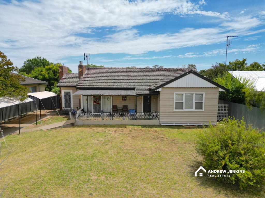 68 Hennessy St, Tocumwal, NSW 2714