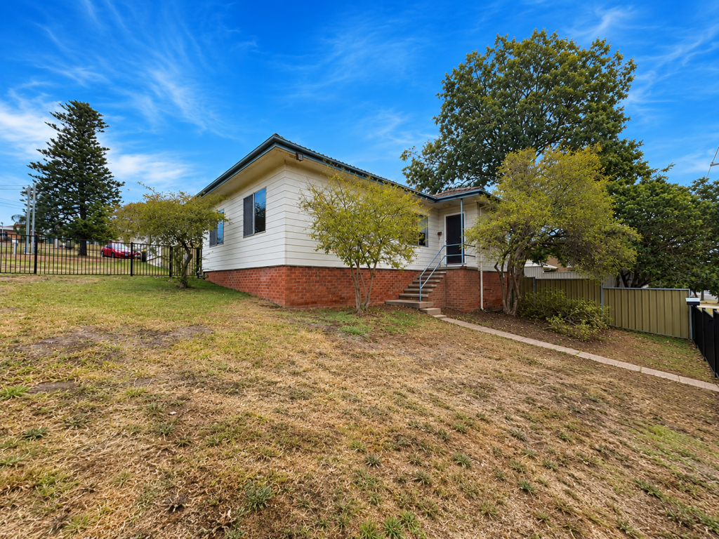 9 NOWLAND ST, MUSWELLBROOK, NSW 2333