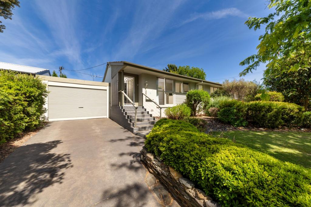 27 Macalister Cres, Curtin, ACT 2605