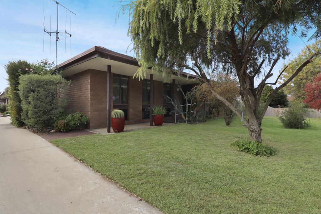 1/305-307 Wood St, Deniliquin, NSW 2710