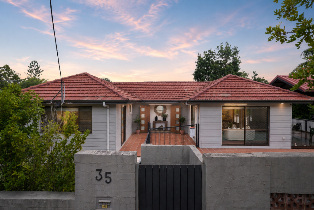 35 Gatwick St, Stafford Heights, QLD 4053