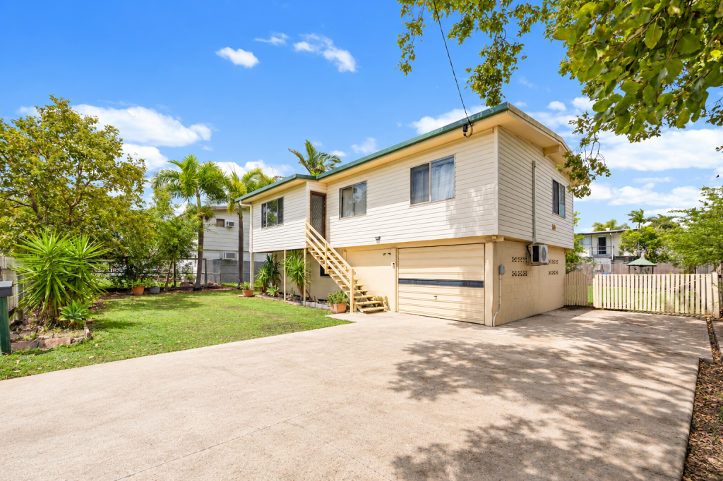 42 Aerodrome Rd, Clinton, QLD 4680