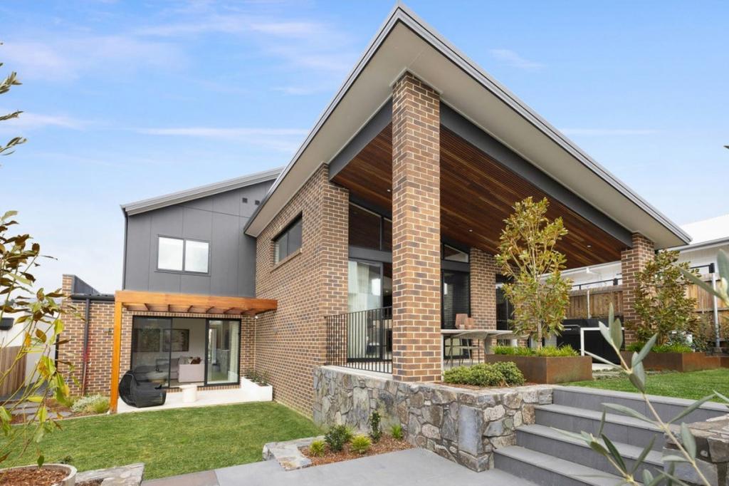 11 ROMANO ST, DENMAN PROSPECT, ACT 2611