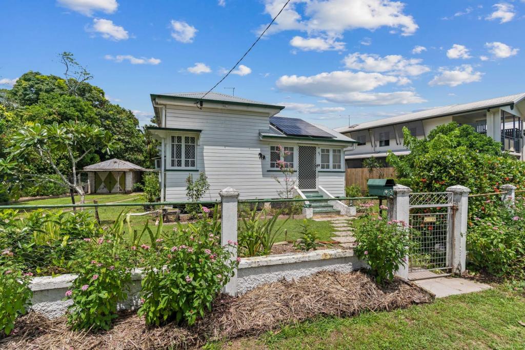 43 Little St, Manunda, QLD 4870