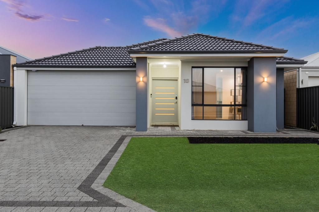18 Tamarind Rd, Treeby, WA 6164