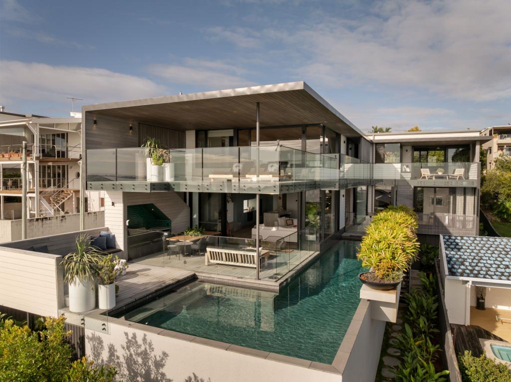 98 Oceana Tce, Manly, QLD 4179