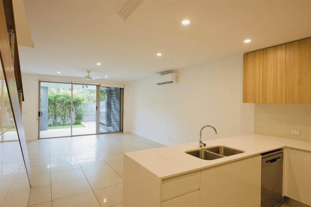 42 FLORABELLA DR, ROBINA, QLD 4226