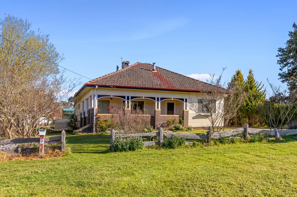 9 LEECE RD, URALLA, NSW 2358