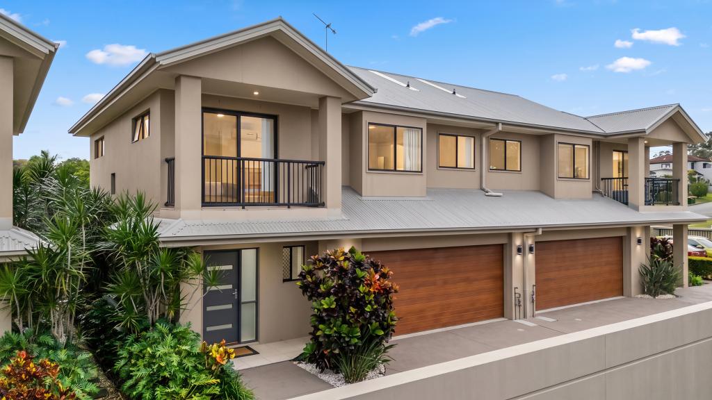 2/33 Harley St, Labrador, QLD 4215