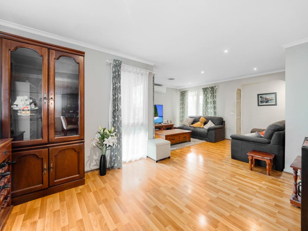 8 Wisteria Ct, Cranbourne North, VIC 3977